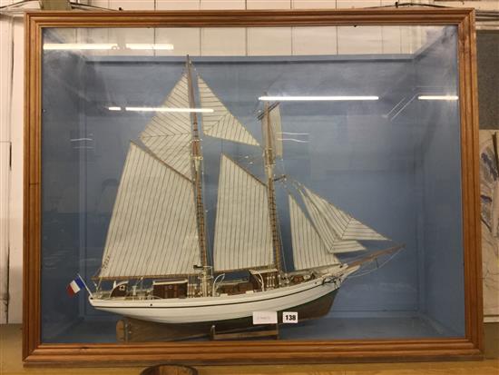 Cased display - French sailing boat